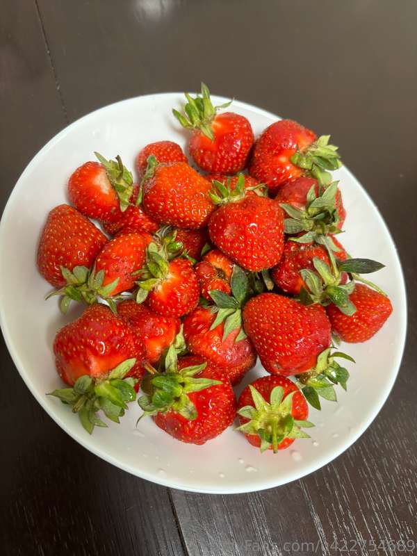 Strawberry season is open, do you like strawberries?👅💕