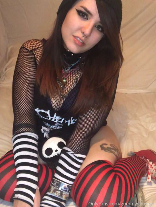 Can I be your emo girl? 🖤 5