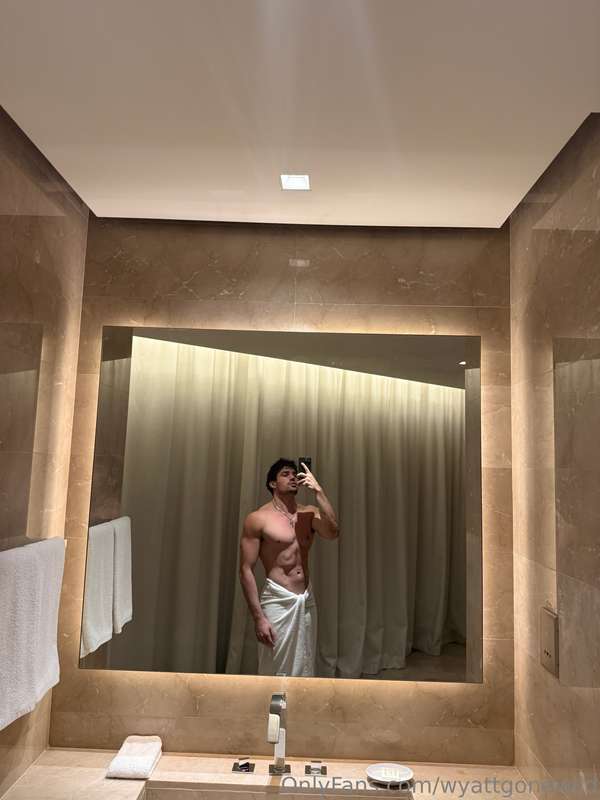 Silly towel, always in the way 😝