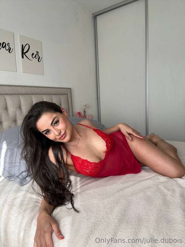 Je t'attends comme ça sur le lit tu réagis comment ? 😏