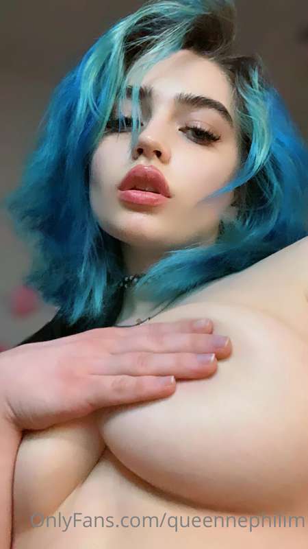 Would you mind holding these for a bit bb? 😘😈