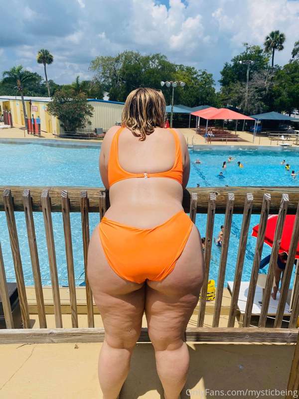 Reminder me and my sister @sweetcherrybbw will be going live..