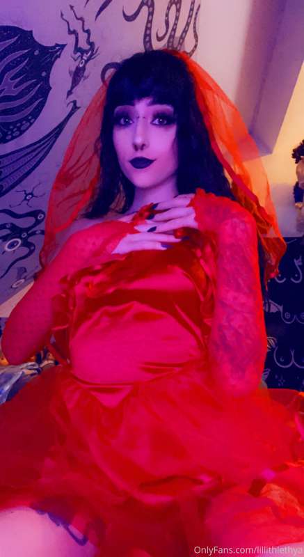 💦❤️ Lydia Deetz needs help taking the dress off ❤️💦 12