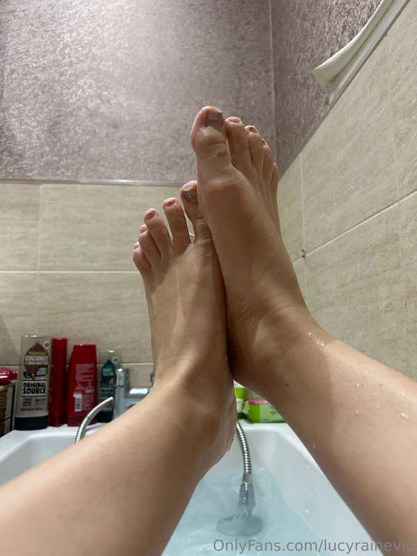 I need to paint my toes! But hope you think my feet are stil.. 2