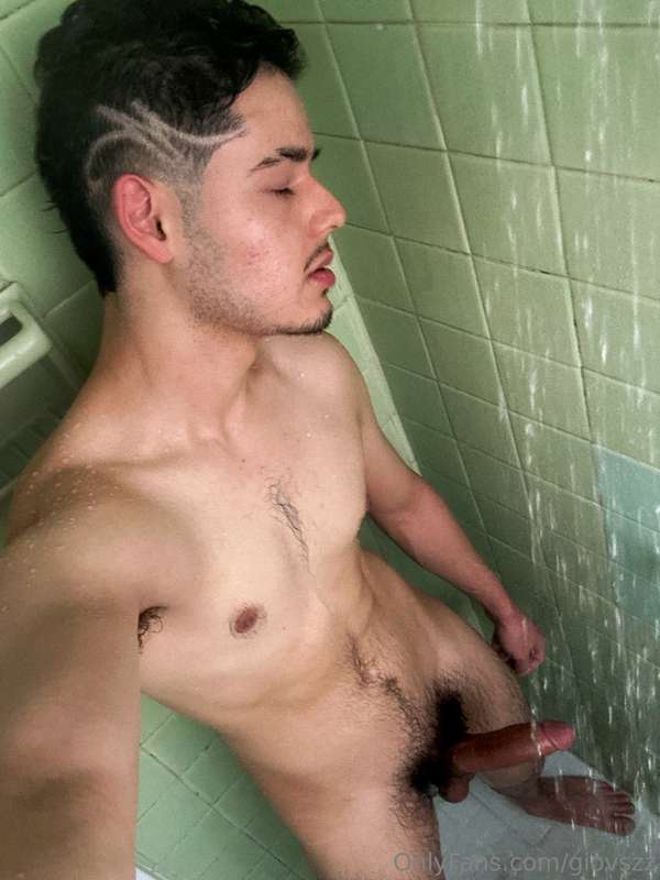 Te gustaría bañarte conmigo? 💦🍆Wanna take a shower with me? .. 2