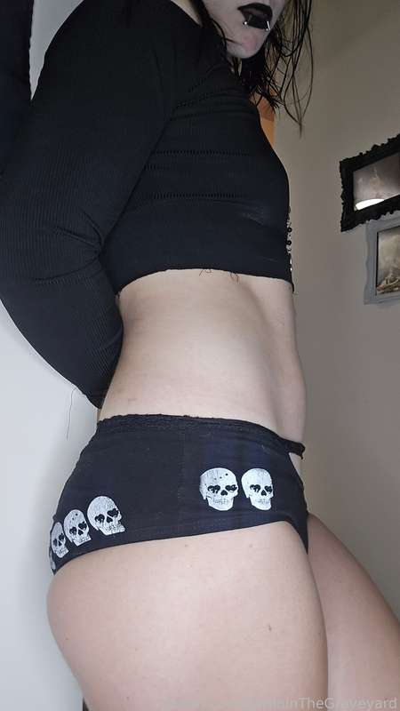 Gweninthegraveyard - Fansly - 06 Jun, 2025 9