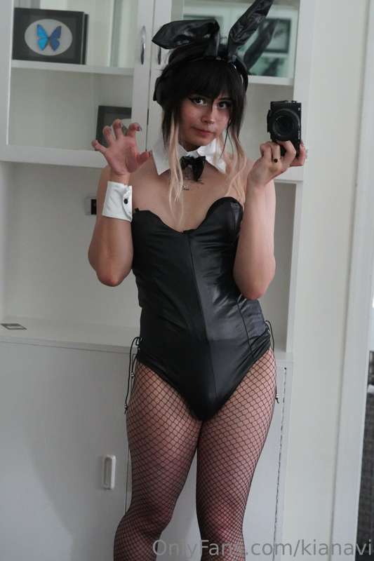 Hiiiiiiii!!!
New bunny outfit came in the mail!!
I need some.. 10