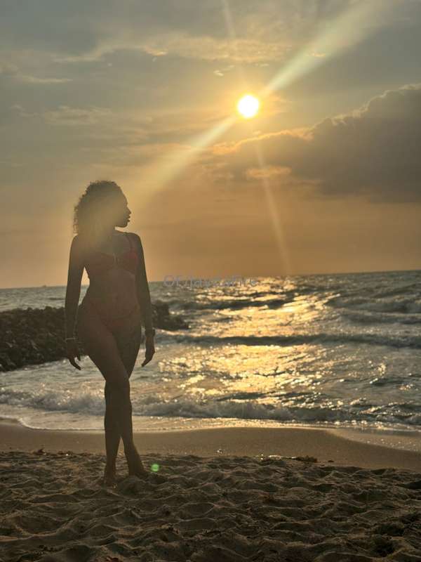 🧜‍♀️🐚❤️Did you know that I love the sea? 🌊💦 It makes me feel..