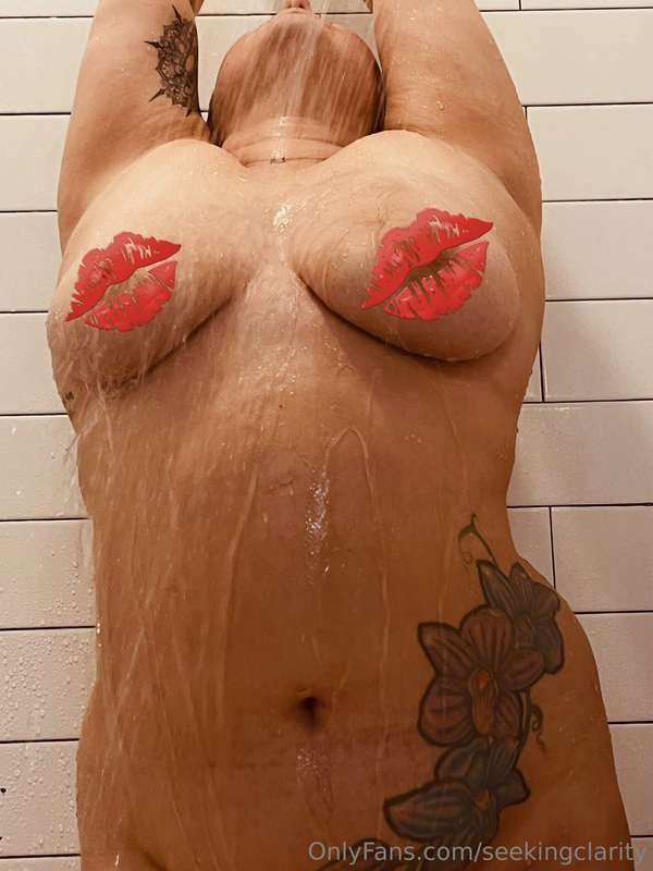 Shower live with the gf at 9pm tonight! Don’t miss it!