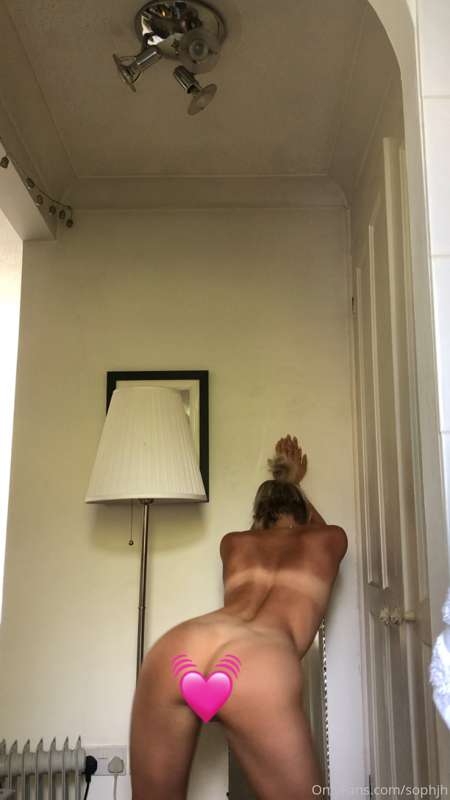 Screen grabs from my sexy naked dance. FULL VID IN YOUR DM’s..