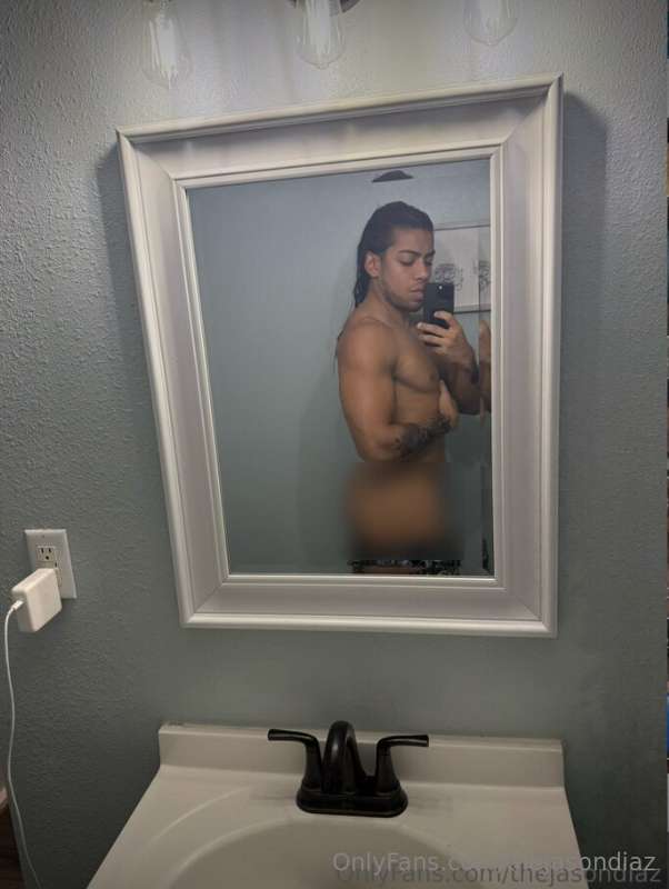 Taking it off in the DMs for a few lucky fans, message me if..