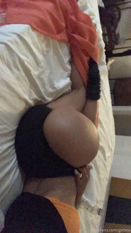 I'm only feeling like showing one cheek before bed. #Mood 😭M..