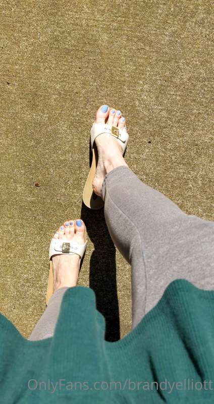 Dr. Scholl's Flip Flop Play with Blue Toes

Outside walking ..