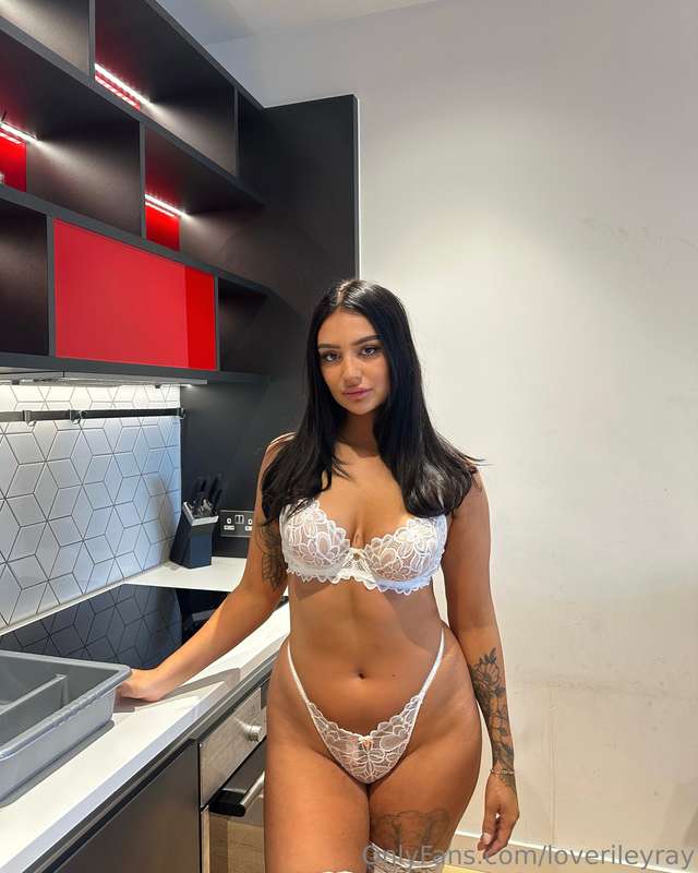 I’m feeling extra horny tonight 🤭 don’t be afraid to message..