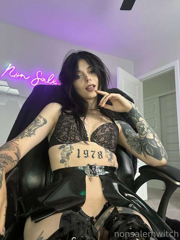 get on your knees and worship me 2