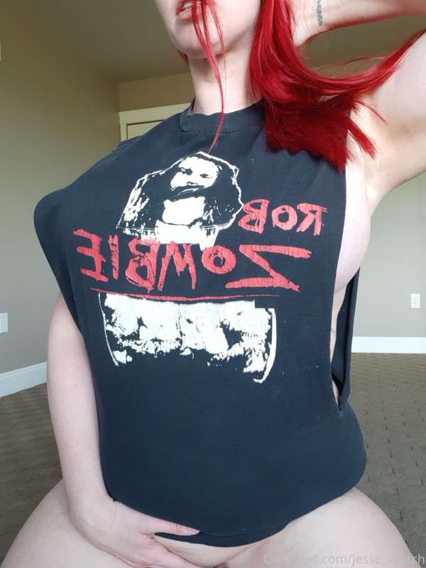 It’s Sunday, so this hot photo set in an old concert t shirt..