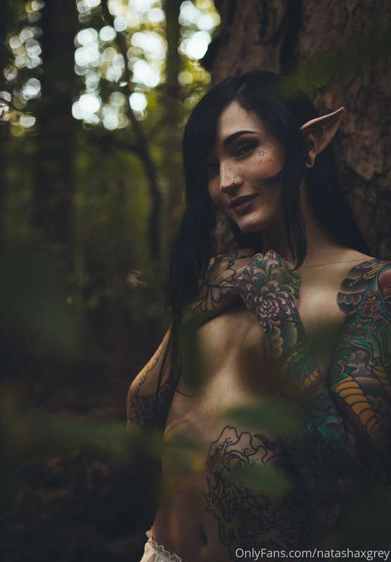 Full elf girl photo set <3 swipe through to see me strip in .. 9