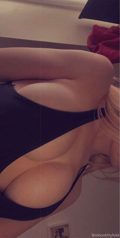 so much mouth watering content to chose from - ONLY $4 😈

cu.. 1