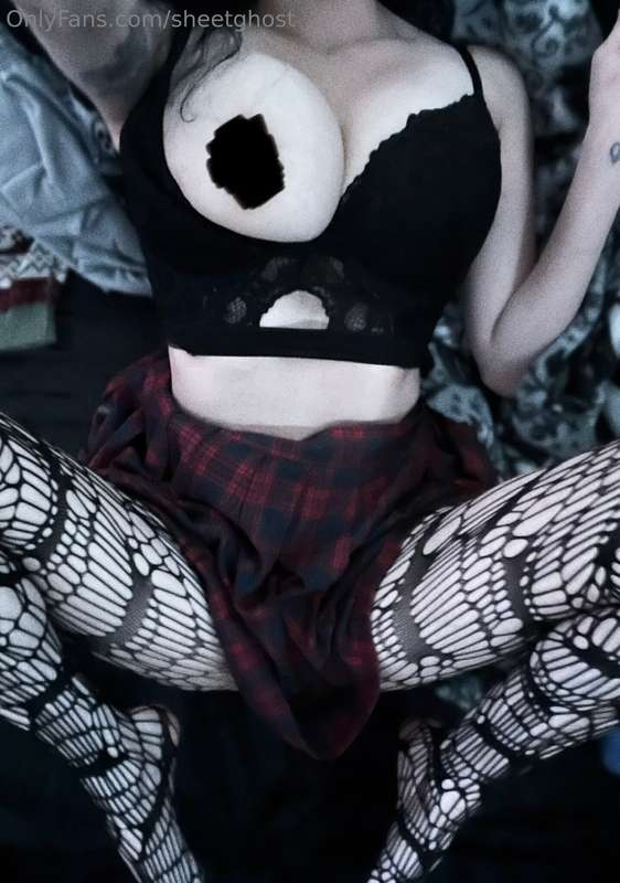 ripped my tights for easier access 🐱💦oopsies 😅  2