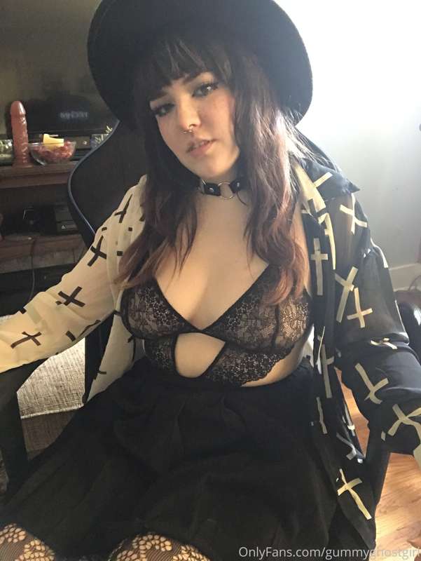 Mind if I borrow your gaming chair? 😉