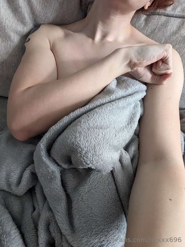 just flexing in bed dont mind me 😮‍💨 2