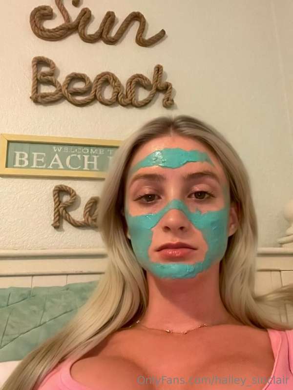 lick it off my face? after you cum on it? 💦
