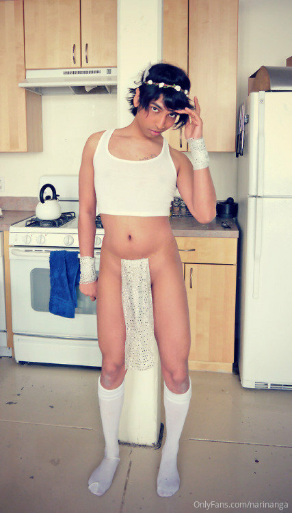 I'm just a shy little who doest wear pants 2