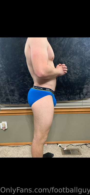 Sexy HOT muscular SGT having some fun showing off in his foo.. 16