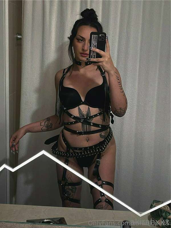 check out my girl                             @ashleighalexi.. 2