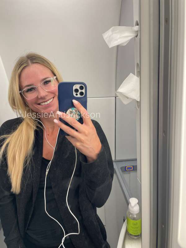 **Yesterdays airplane fun** ✈️ 
Swipe for the naughty progre..