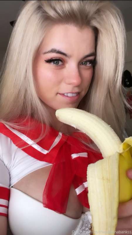 Who’s ready for a  🍌blowjob 🙈