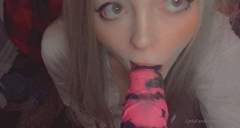 Office secretary getting dirty in the office….. 💕

Tips are .. 5