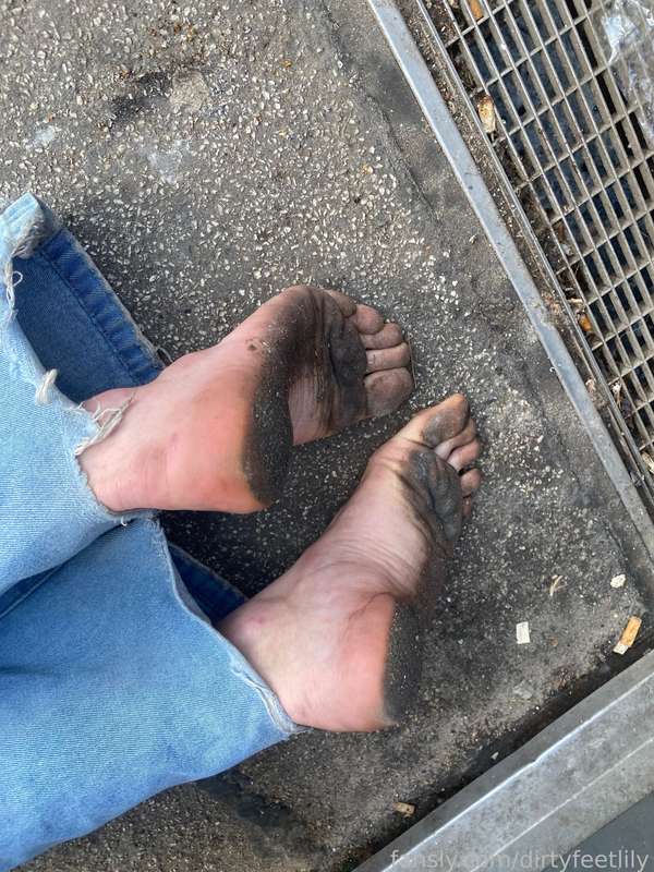 Dirtyfeetlily - Fansly - 11 May, 2025 2