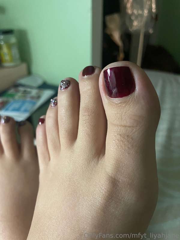 More close ups of this fresh color on my toes. OF sees it fi..