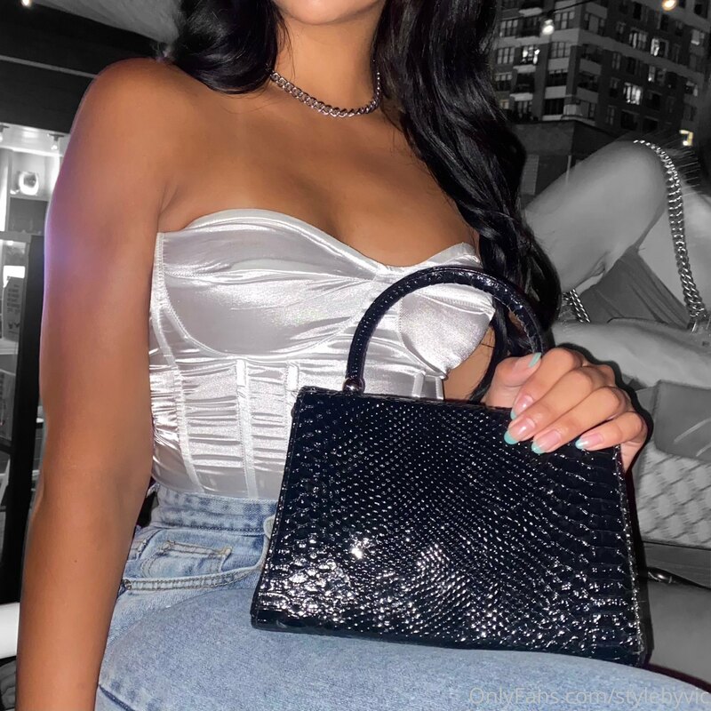 ✰ OUTFIT OF THE DAY ✰

Corset tops are back! I paired my sat..