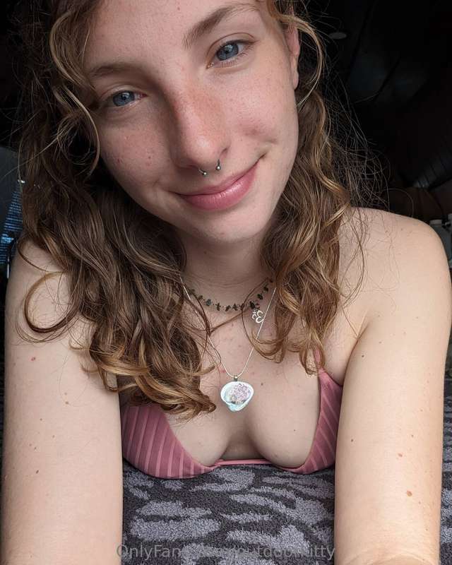 Unrelated to the pics but yesterday I made a new girlfriend .. 3