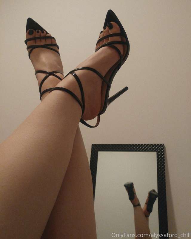 just some naugthy selfies and my favorite heels 6