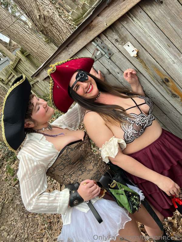 Pirate pics incoming!!!Meet my beautiful friend Saucy :3 we .. 3