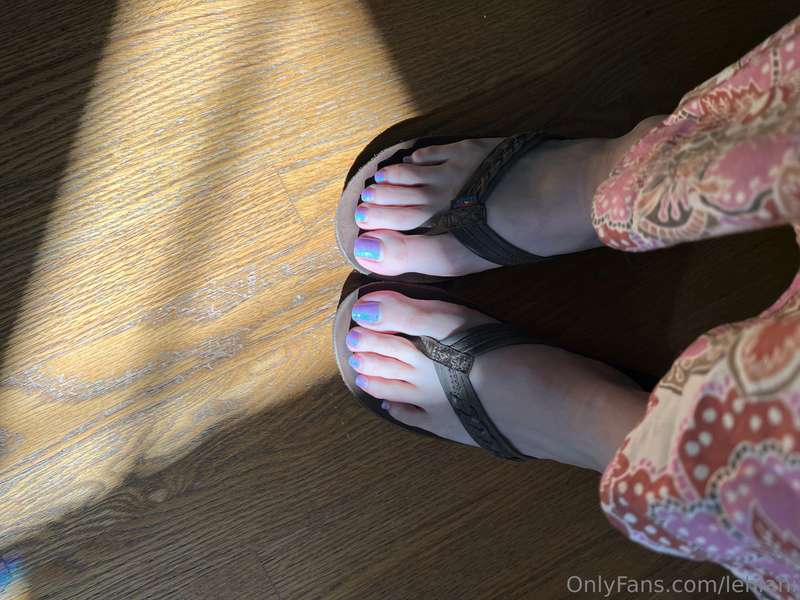 Getting new nails either today or tomorrow. Something sexy f.. 3