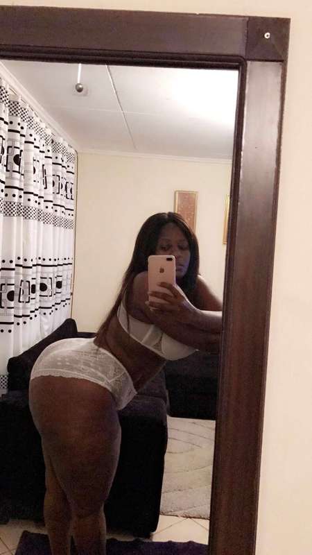Hey babes I’m doing $5 dollar dick rates and taking custom p..