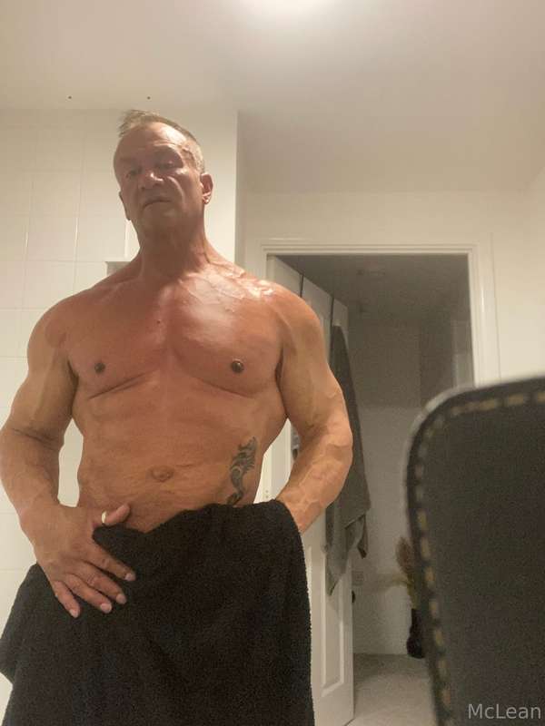 Who’s gonna soap my back ☺️