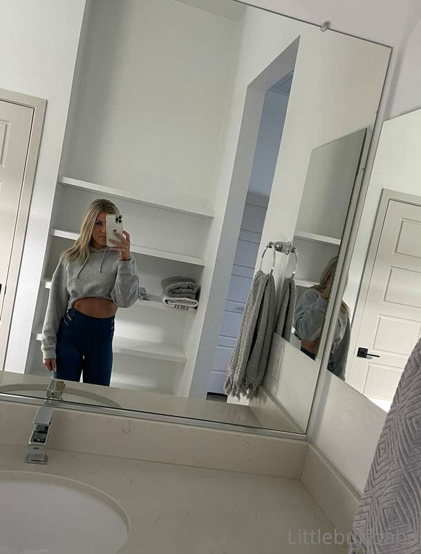 Got my keys to my new studio space 🔑 who’s ready for all the..
