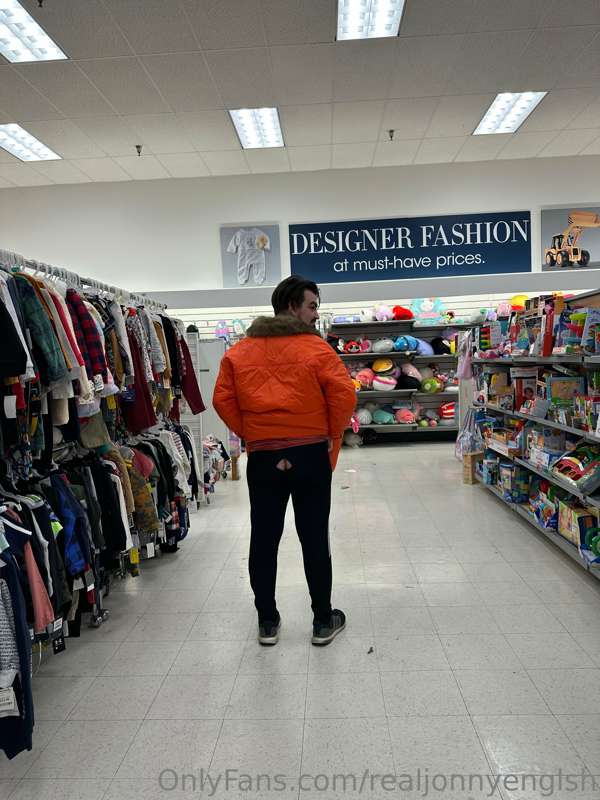 Sorry to all the shoppers who has to see my cheeks