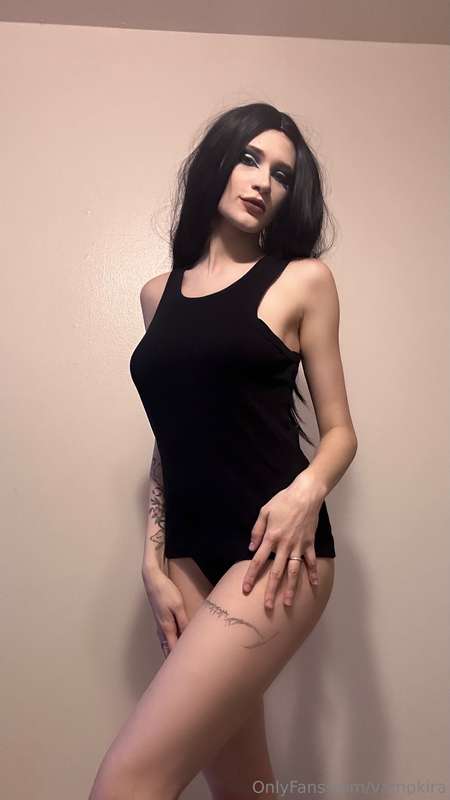 Write me what you like in my image, I really want to chat to..