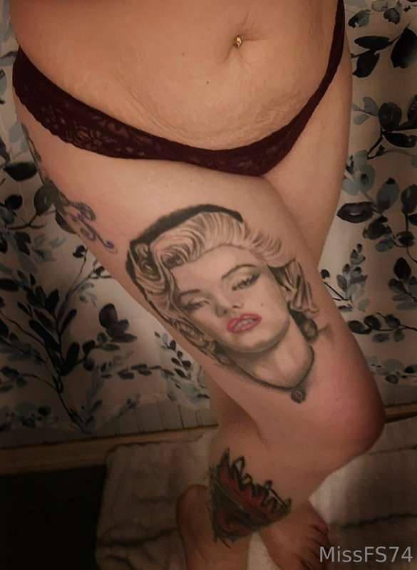 Thigh Thursday 💋