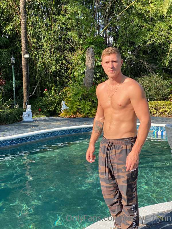 Who wants to join me pool side?