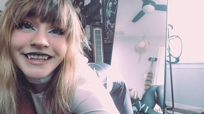 POV youre dating Spidergwen and she sends you these snaps <3.. 13