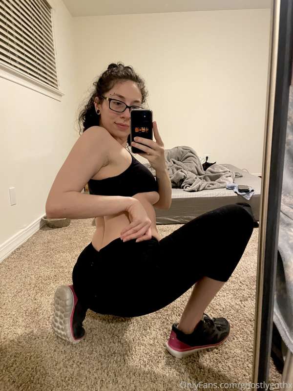 I look good in black 1