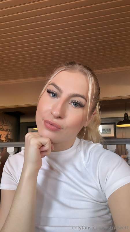 Lazy day vibes, but I’m always in the mood to be a little na..