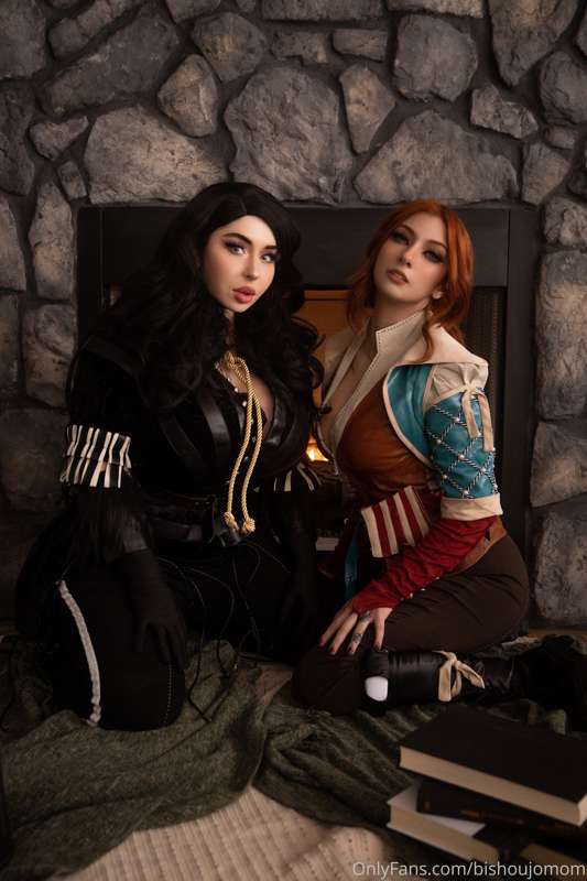 Think you can handle two sorceresses? Our pussies are magica.. 6